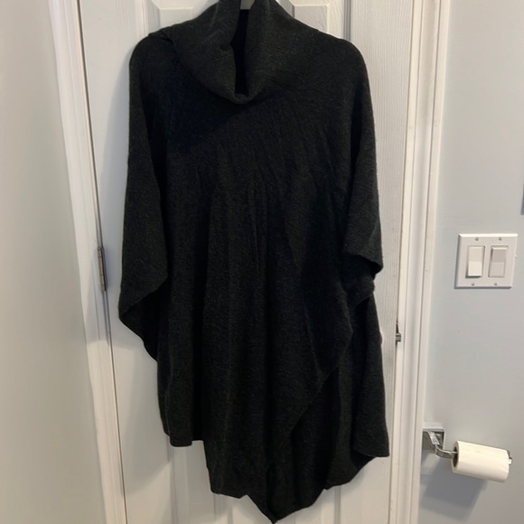 Neiman Marcus cashmere dark gray poncho - Picture 1 of 5